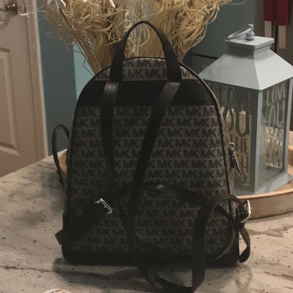 NWT ‼️RESERVED ‼️Michael Kors - Picture 2 of 6